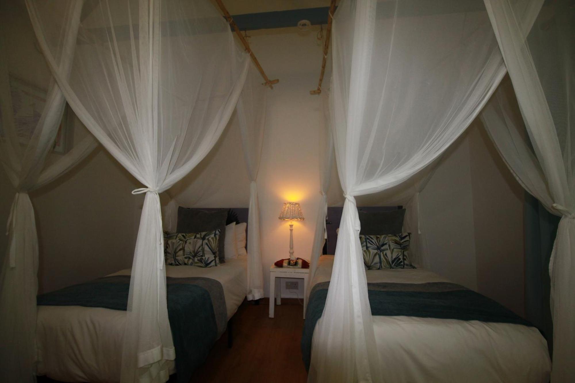 The Old House Bed & Breakfast Касане Екстериор снимка